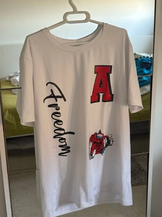 Lote de 8 camisetas de diferentes marcas.