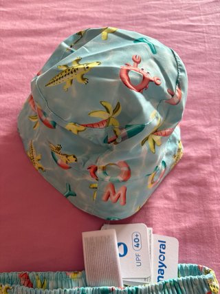 Conjunto bañador y gorro Mayoral