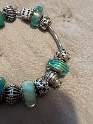 Pulsera Pandora charms turquesa y dados