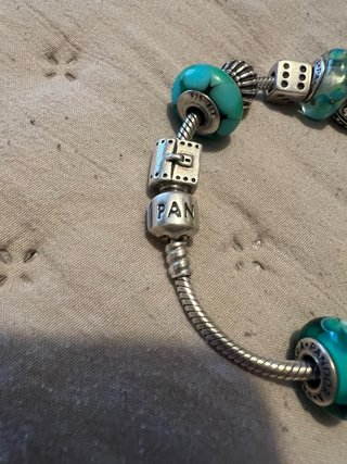 Pulsera Pandora charms turquesa y dados