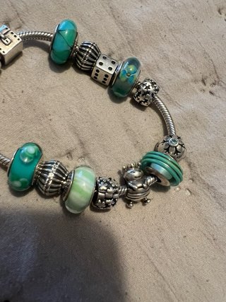 Pulsera Pandora charms turquesa y dados