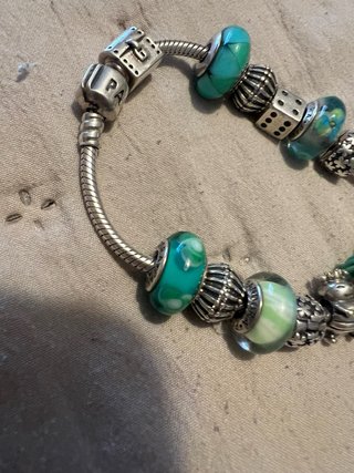 Pulsera Pandora charms turquesa y dados
