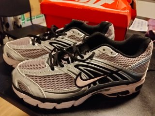 Zapatillas Nike Air Max Negras y Plateadas y ROSAS
