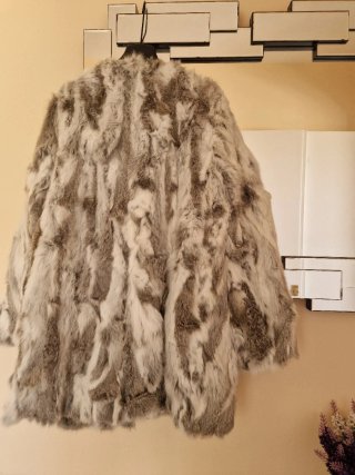 Abrigo Sfera pelo natural gris y blanco Nuevo