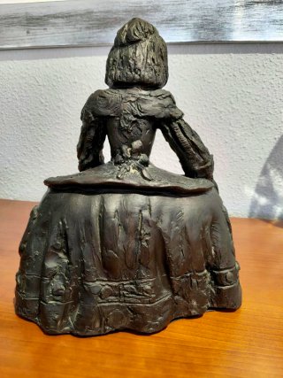 Escultura "Menina con pañuelo" M. Duque (Urregui)