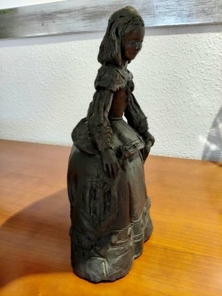 Escultura "Menina con pañuelo" M. Duque (Urregui)