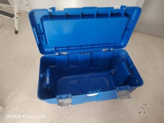 Caja de buceo azul con tapa transparente