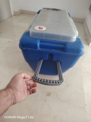 Caja de buceo azul con tapa transparente
