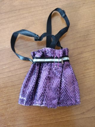 Lote ropa Barbie. En condiciones aceptables.