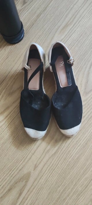 Alpargatas Beige y Negras Talla 38