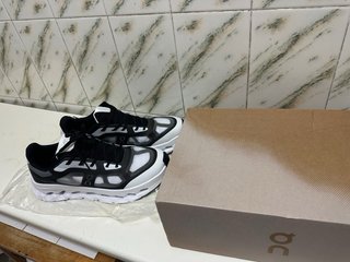 Zapatillas On Cloud Negras y Blancas