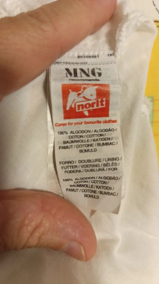 Falda blanca volante con pedrería y lentejuelas