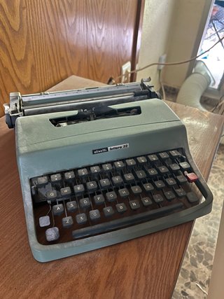 Máquina de escribir Olivetti Lettera 32