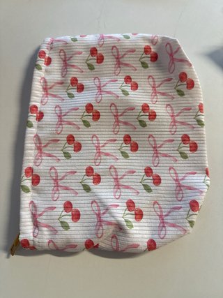 Borsa con ciliegie e fiocchi