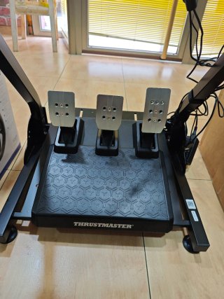 Volante Thrustmaster T248 + Soporte