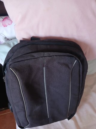 Mochila portátil negra y gris