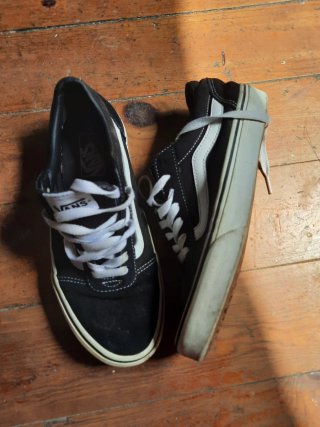 Zapatillas Vans Negras y Blancas
