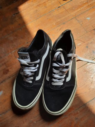Zapatillas Vans Negras y Blancas
