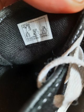 Zapatillas Vans Negras y Blancas