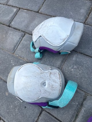Casco y rodilleras para patines