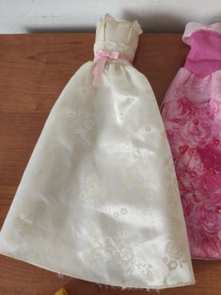 Lote 6 vestidos Barbies.