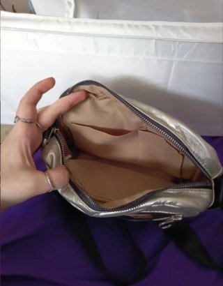 Bolso bandolera dorado y negro