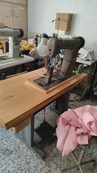 Máquina de coser industrial