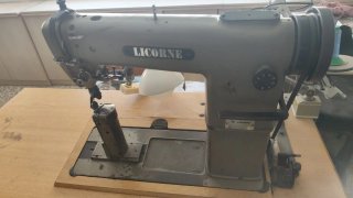 Máquina de coser industrial