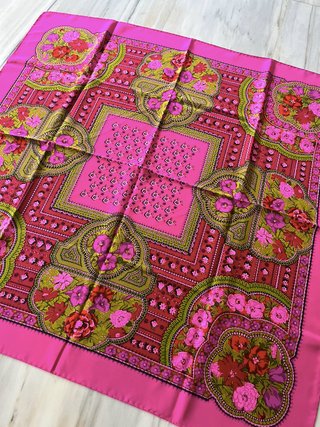 Pañuelo floral rosa vintage de Ken Scott