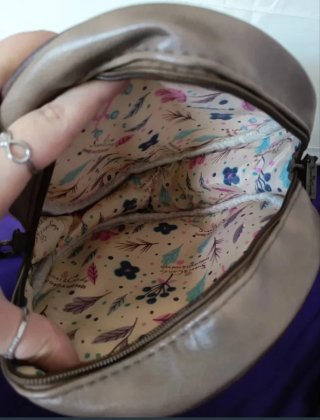 Bolso redondo con dibujo de muñeca