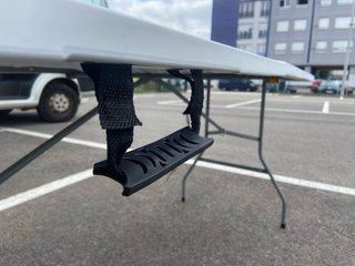 Mesa plegable blanca y gris