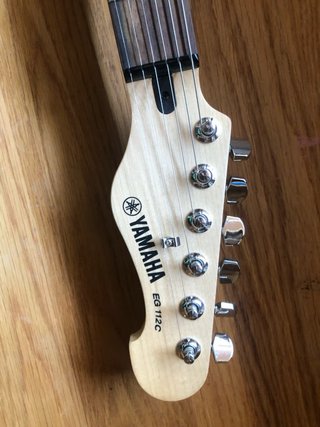 Guitarra Eléctrica Yamaha EG112C + Funda + Extras