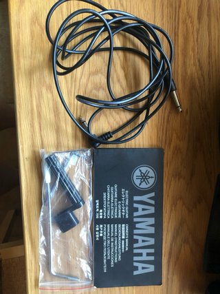 Guitarra Eléctrica Yamaha EG112C + Funda + Extras