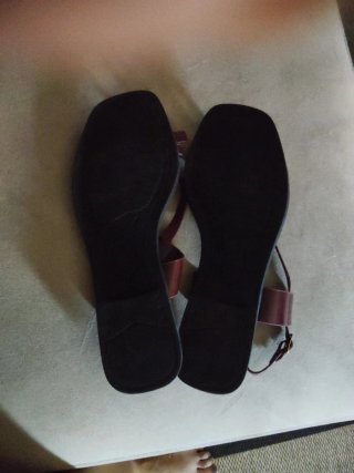 Sandalias de mujer moradas y doradas