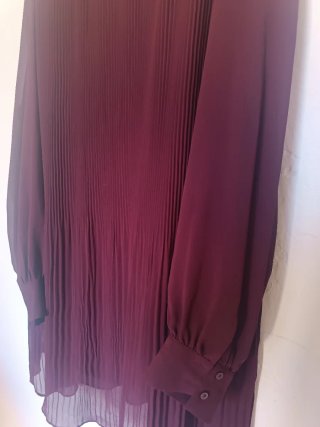Vestido Zara burdeos plisado manga larga