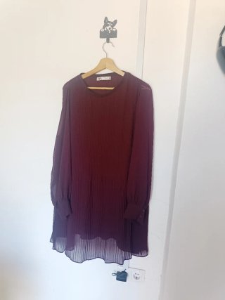 Vestido Zara burdeos plisado manga larga
