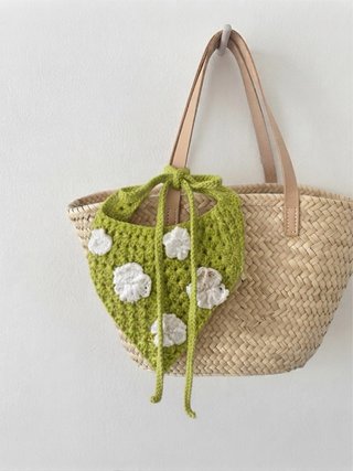 Bandana crochet verde flores blancas