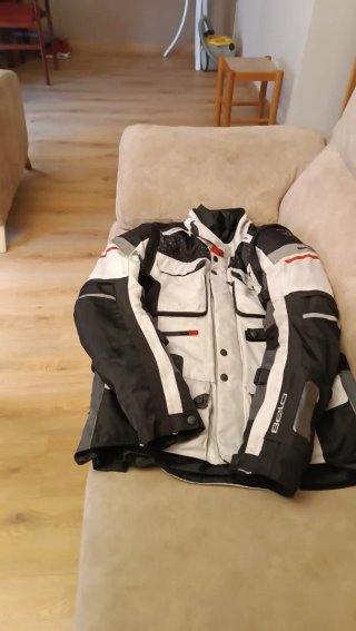 Chaqueta y pantalón de moto