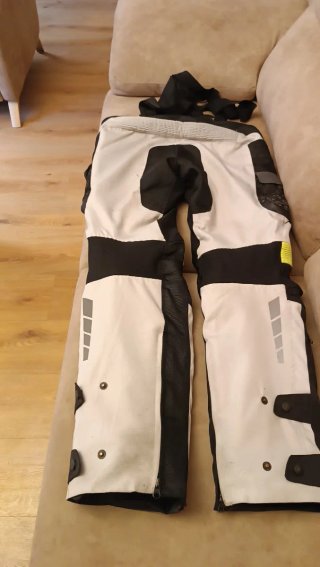 Chaqueta y pantalón de moto