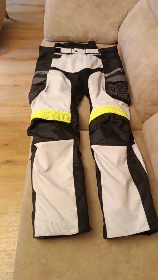 Chaqueta y pantalón de moto