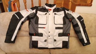 Chaqueta y pantalón de moto