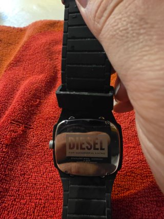 Reloj Diesel Negro y Rojo