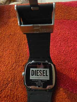 Reloj Diesel Negro y Rojo