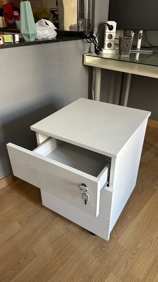 Cajonera oficina blanca con ruedas y llave