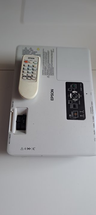 Proyector Epson EMP-1715 XGA 2700 Lúmenes