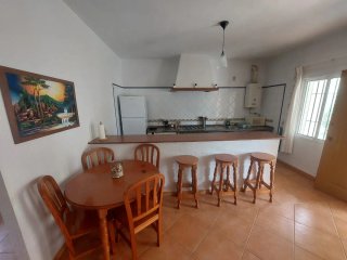 SE ALQUILA CHALET EN LOS CAÑOS DE MECA
