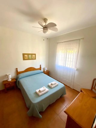SE ALQUILA CHALET EN LOS CAÑOS DE MECA