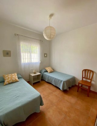 SE ALQUILA CHALET EN LOS CAÑOS DE MECA