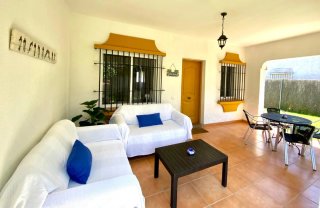 SE ALQUILA CHALET EN LOS CAÑOS DE MECA
