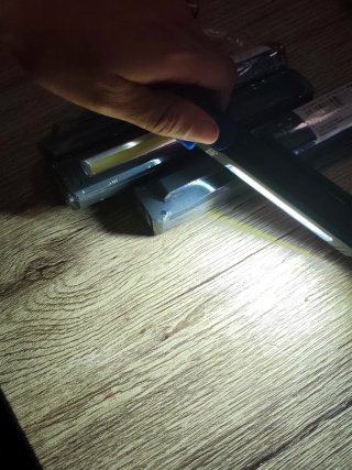 Linterna de trabajo azul con imán